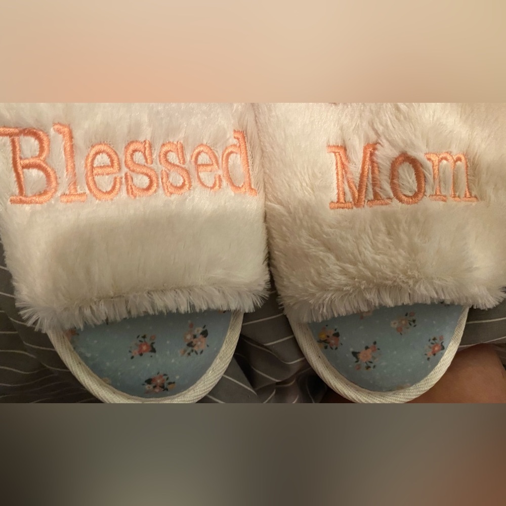 Dearfoams “Blessed Mom” Slippers